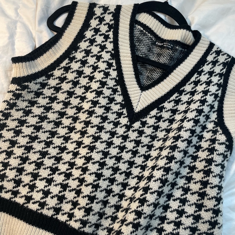 Houndstooth Sweater Vest